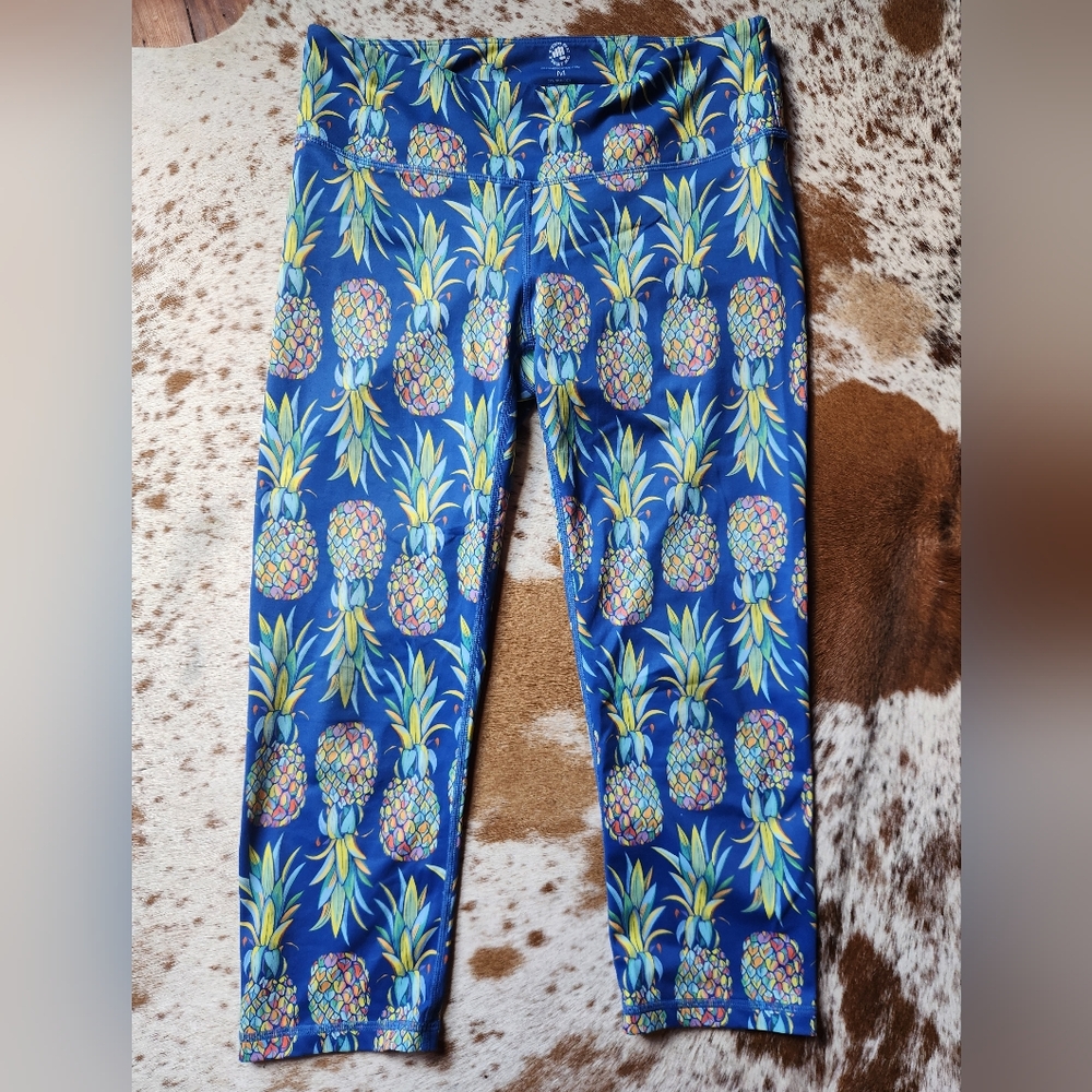 Feed Me Fight Me leggings capris size Medium